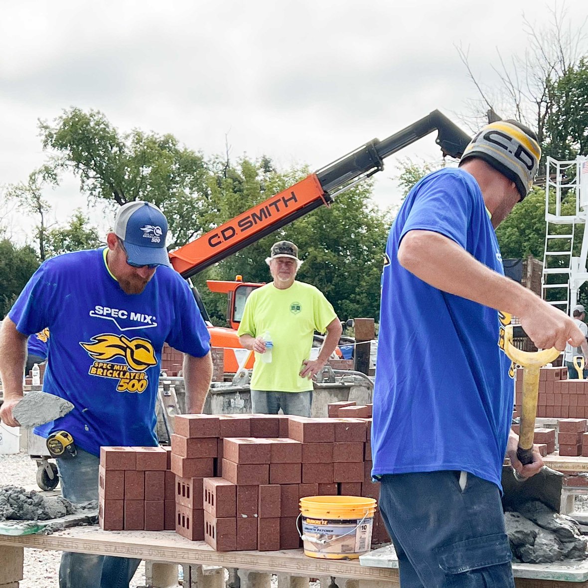 C.D. Smith Masonry Construction Team competing in the 2022 SPEC MIX BRICKLAYER 500 Regional Series at Fond du Lac Stone 