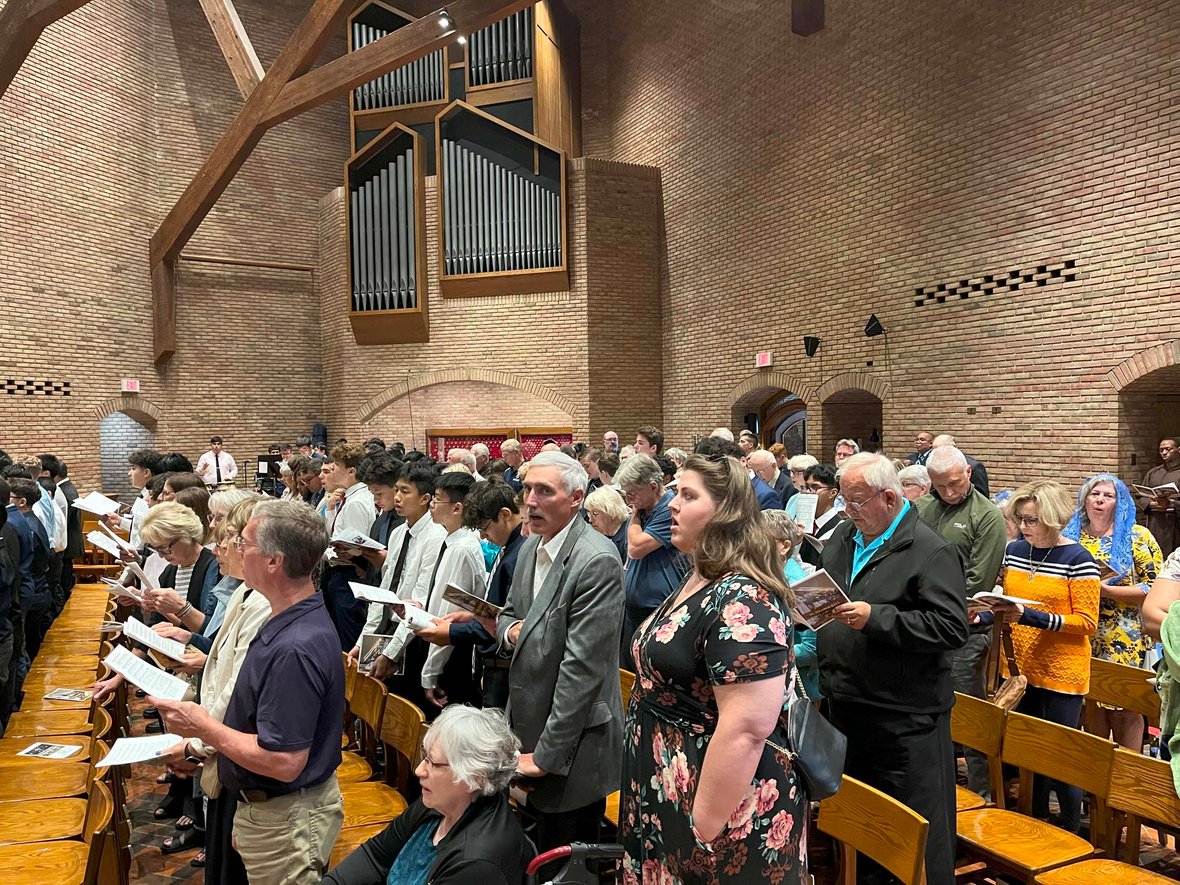 Alumni, families, friars, and students filling the chapel pews for the dedication Mass of Fr. Solanus Hall.