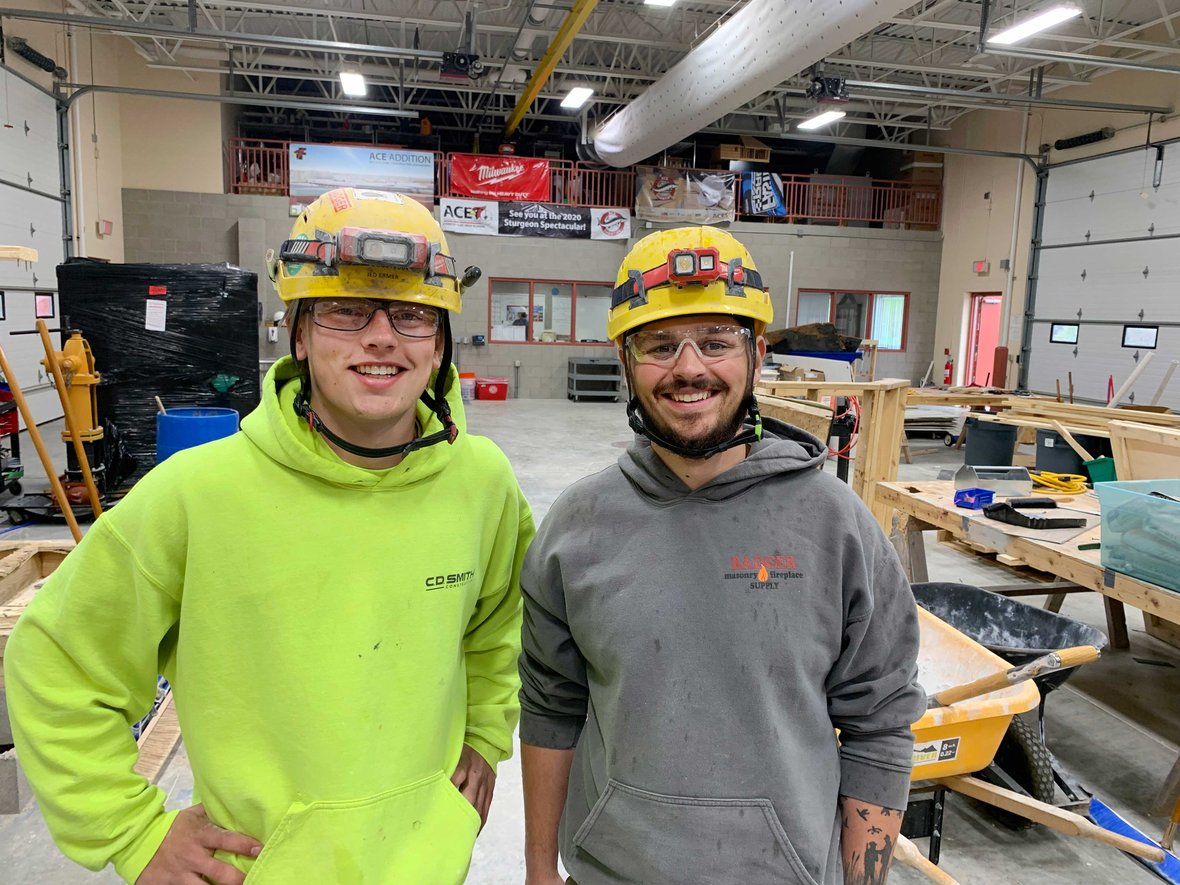 CD-Smith-Construction-masons-at-Fond-du-Lac-Wisconsin-high-school-for-Masonry-Week-mentoring-IMG_4146