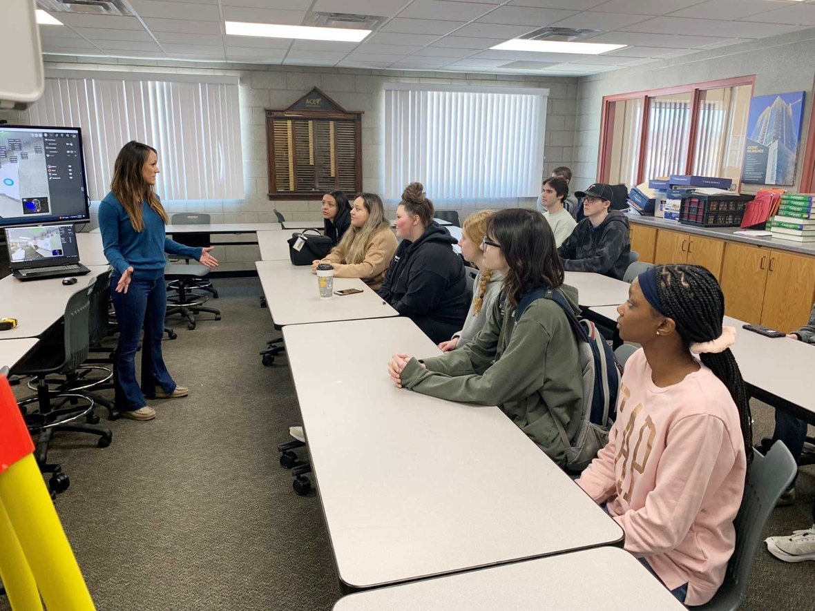 Diana Lee Virtual Design and Construction Manager teaches young women about her role and opportunities in the construction industry