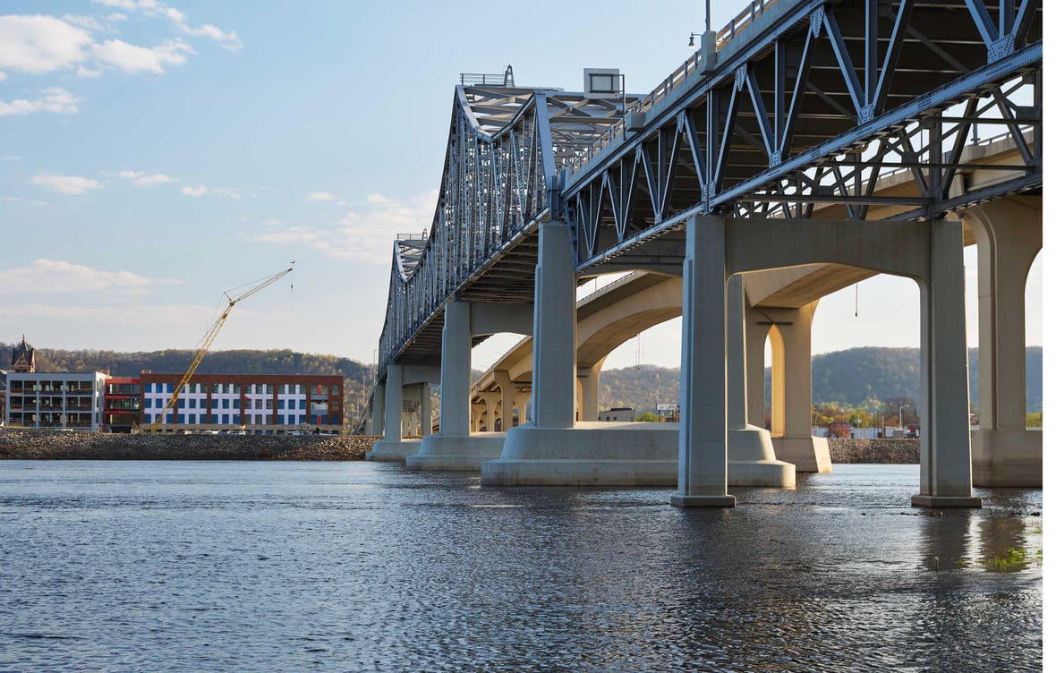 FEAT-Fastenal-Construction-with-bridge_DSF9954-1