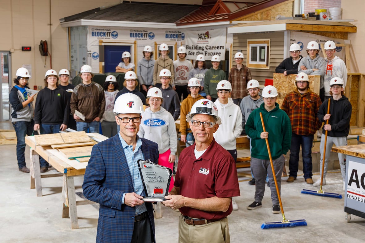 Fond du Lac High School ACE Academy Students Instructor and Superintendent with Horizon Award as reported by CD Smith Construction